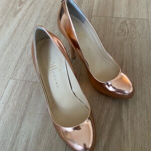 Elegant Rose Gold Leather Pumps